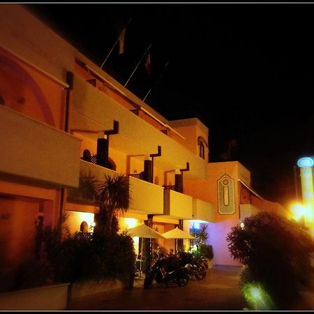 Hotel Mistral Марина ди Кампо Екстериор снимка