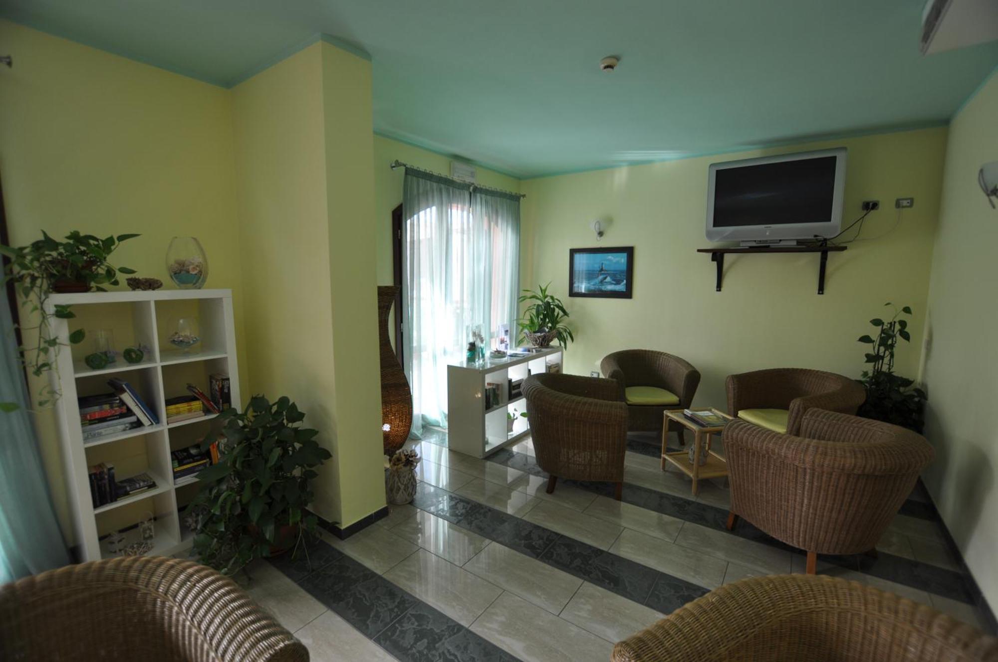 Hotel Mistral Марина ди Кампо Екстериор снимка