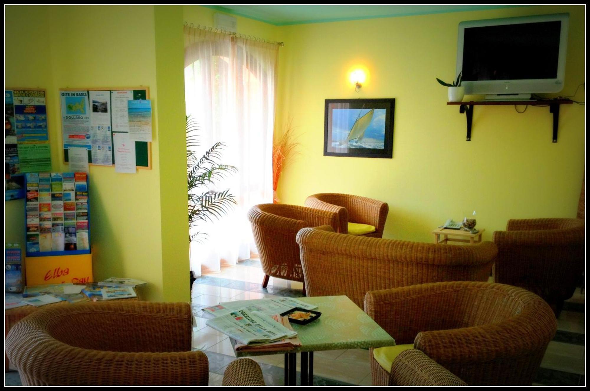 Hotel Mistral Марина ди Кампо Екстериор снимка