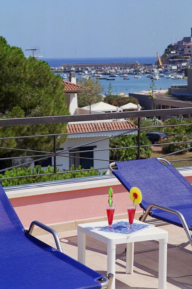 Hotel Mistral Марина ди Кампо Екстериор снимка