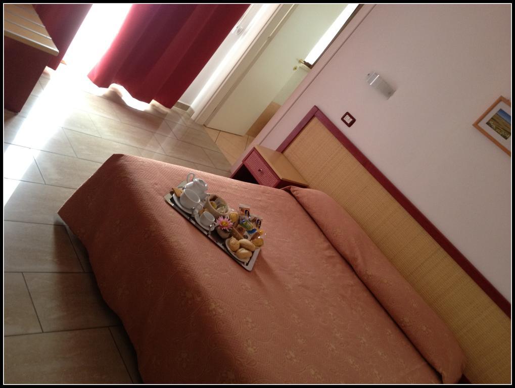 Hotel Mistral Марина ди Кампо Екстериор снимка