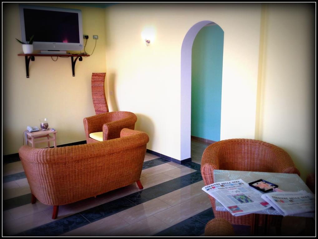 Hotel Mistral Марина ди Кампо Екстериор снимка