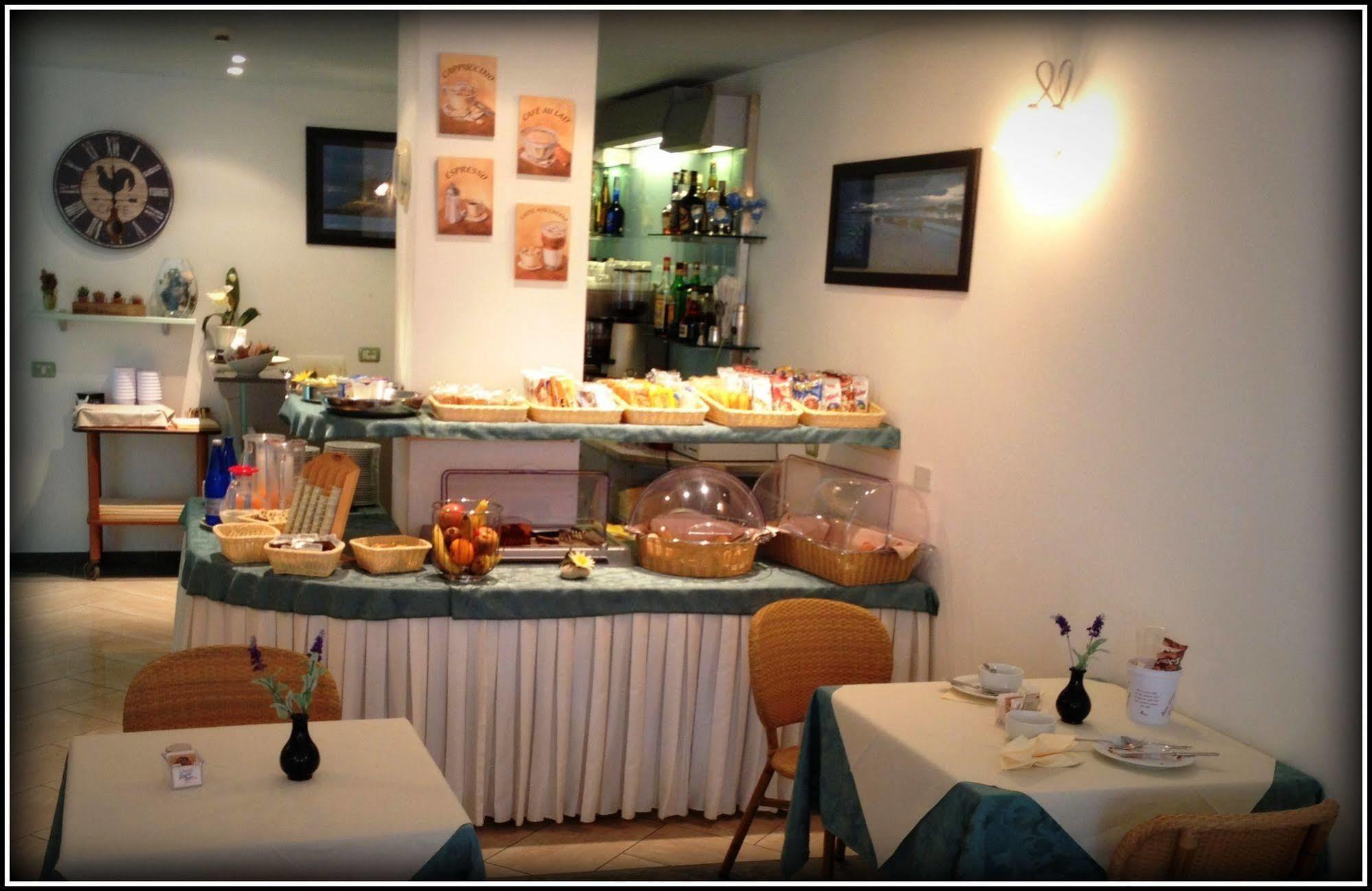 Hotel Mistral Марина ди Кампо Екстериор снимка