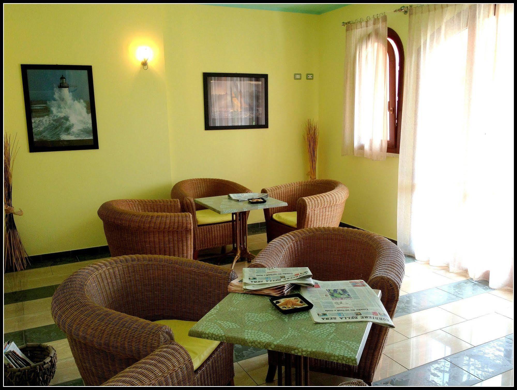 Hotel Mistral Марина ди Кампо Екстериор снимка